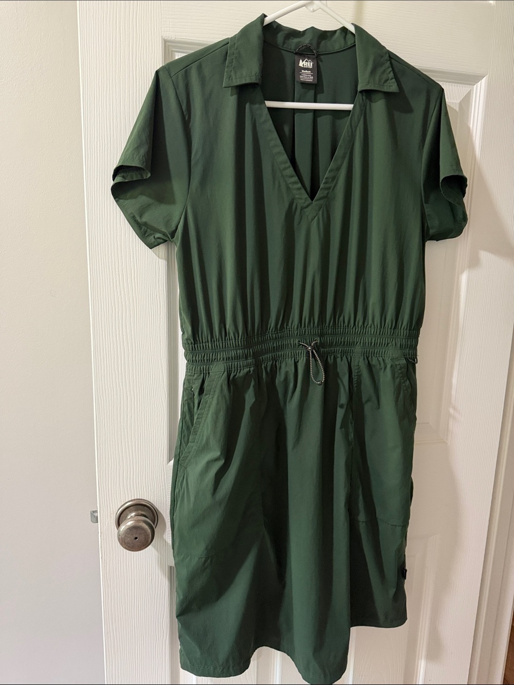 REI Forest Green V‑Neck Short Sleeve Drawstring Waist Dress